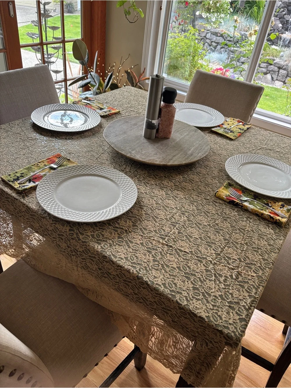 Vintage 70s Beige Lace Circular Tablecloth for Home Dining